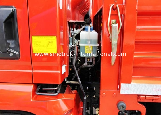 Red Light Duty Trucks SINOTRUK HOWO 4.5 Tons With 490Xichai Engine