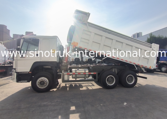 Sinotruk Howo Tipper Dump Truck 380hp 6 × 4 20CBM Beyaz Otomatik Tarpaulin