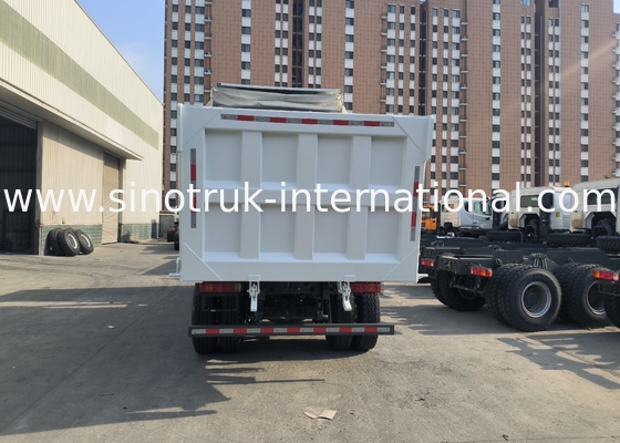 Sinotruk Howo Tipper Dump Truck 380hp 6 × 4 20CBM Beyaz Otomatik Tarpaulin