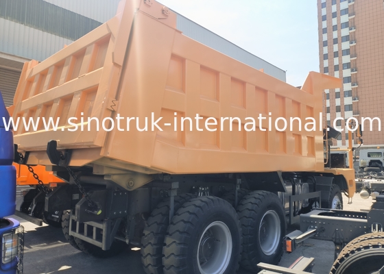 Sinotruk Howo Madencilik Çekmeci Çöp Kamyonu 90 Ton 6 × 4 Yüksek Güçlü Çelik Kargo Vücudu