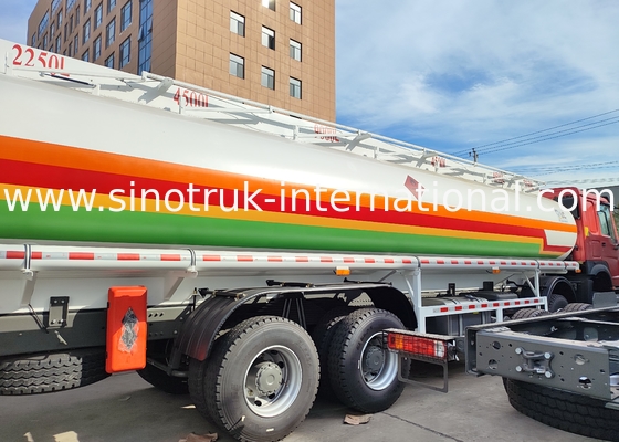 SINOTRUK HOWO Kırmızı 380HP 8×4 12 Tekerlekli Yüksek Kapasiteli Petrol Tankı Kamyonu