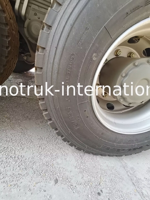 Sinotruk HOHAN Yeni HOWO 8X4 Çöp Kamyonu 380hp 12 Tekerlekli Beyaz H77L ZZ3317V386JB1R U Tipi
