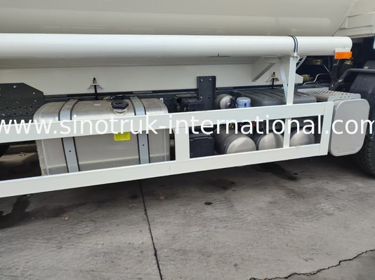 HOWO 25CBM 6*4 Petrol Tankı Kamyonu 380HP Güçlü At Gücü Beyaz