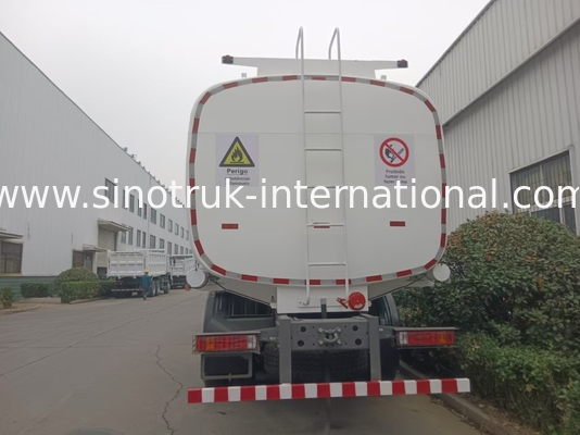 SINOTRUK HOWO Kırmızı Petrol Tank Kamyonu 400HP 8×4 12 Tekerlek Yüksek Kapasite