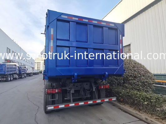 SINOTRUK HOHAN NEW HOWO 30 - 40 Ton RHD 10 Tekerlekli İnşaat için Tarpaulin Mavi Yüksek verimlilikli kaldırma ve boşaltma