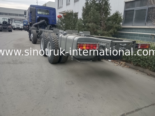 SINOTRUK HOWO Petrol Tanklı Kamyon Şasi 400HP 8X4 LHD 50 Ton 40CBM