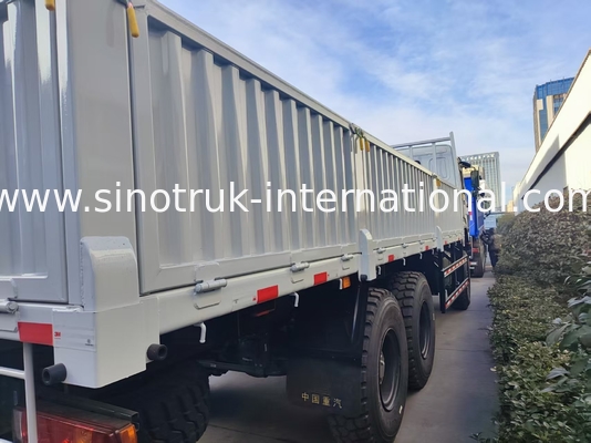 Gücü ve çok yönlülüğünü serbest bırakın. Hepsini fethetmek için beyaz HOWO 6x6 400HP Off Road Kargo Kamyonu.