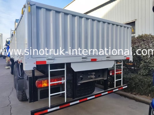 Gücü ve çok yönlülüğünü serbest bırakın. Hepsini fethetmek için beyaz HOWO 6x6 400HP Off Road Kargo Kamyonu.