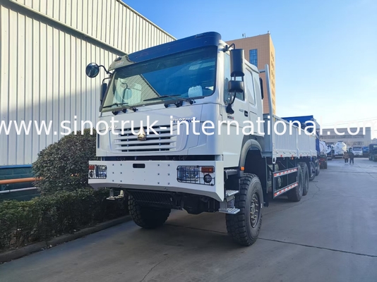 Gücü ve çok yönlülüğünü serbest bırakın. Hepsini fethetmek için beyaz HOWO 6x6 400HP Off Road Kargo Kamyonu.