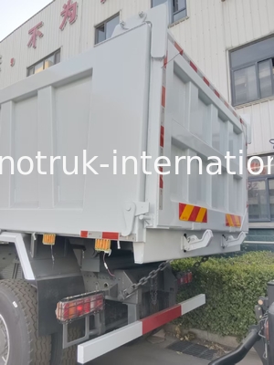 2 yolcu Sinotruk Hohan Tipper Dump Truck Weichai Motor 6 × 4 LHD 380HP Manual şanzıman tipi ile