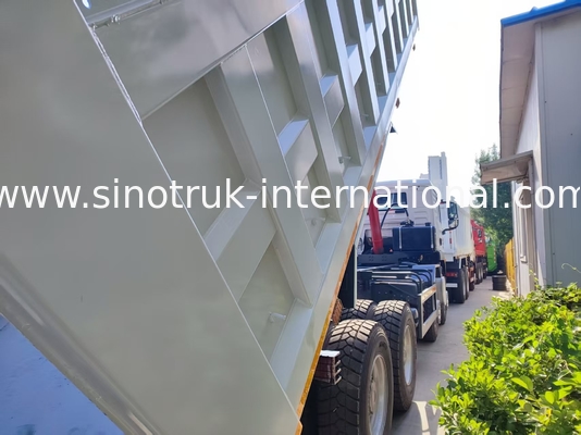 26.91CBM Güçlü HOWO TX 8x4 12.00R20 Tekerlekli Tipper Dump Truck