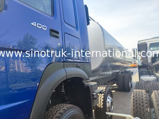 Ağır Güçlü HOWO 8 * 4 400HP LHD Yakıt Kamyonu 40CBM Uzun mesafe yakıt dağıtımı için çift tank sistemi
