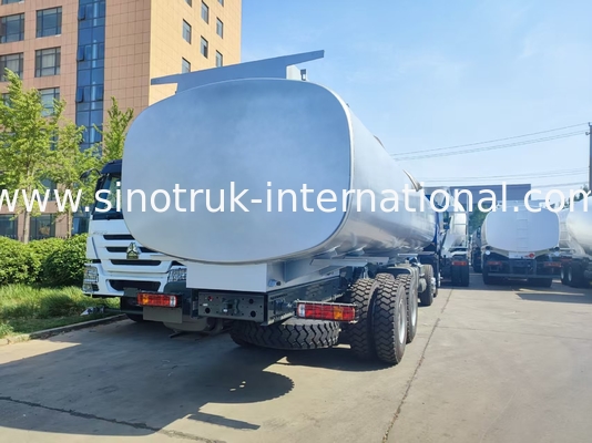 Ağır Güçlü HOWO 8 * 4 400HP LHD Yakıt Kamyonu 40CBM Uzun mesafe yakıt dağıtımı için çift tank sistemi