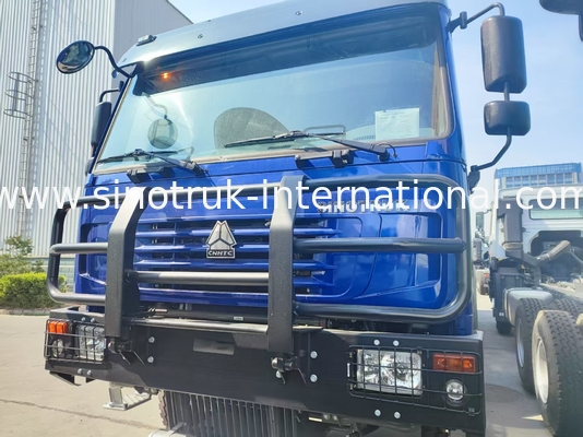 Ağır Güçlü HOWO 8 * 4 400HP LHD Yakıt Kamyonu 40CBM Uzun mesafe yakıt dağıtımı için çift tank sistemi