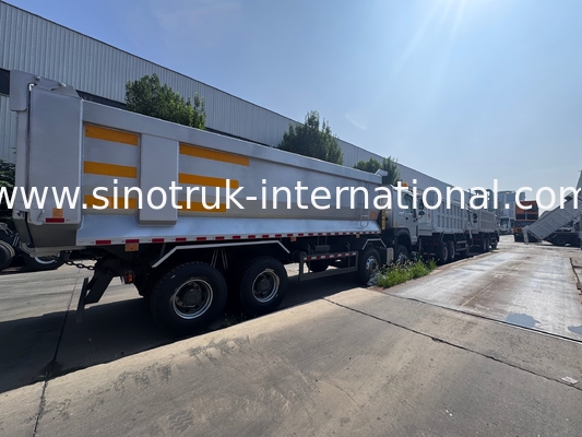 SINOTRUK HOWO 371HP 8X4 Tipper Dump Truck Construction Old Front Face Military Bumper For Mining Areas Two Warning Lights U Type Container