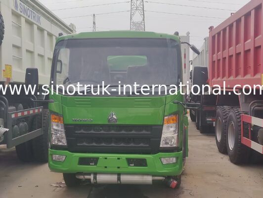 Sinotruk HOWO 8 CBM Capacity Oil Tank Truck with 4x2 Drive Type and Euro III Emission Standard