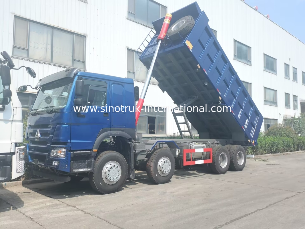 SINOTRUK HOWO LHD 12 tekerlekli 8X4 400HP Mavi Damperli Kamyon Madencilik Ön Kaldırma 50 Ton
