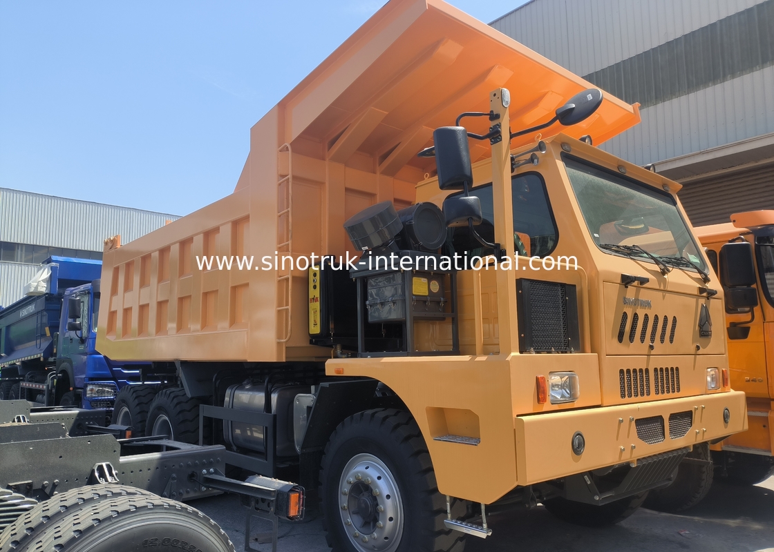 Sinotruk Howo Madencilik Çekmeci Çöp Kamyonu 90 Ton 6 × 4 Yüksek Güçlü Çelik Kargo Vücudu