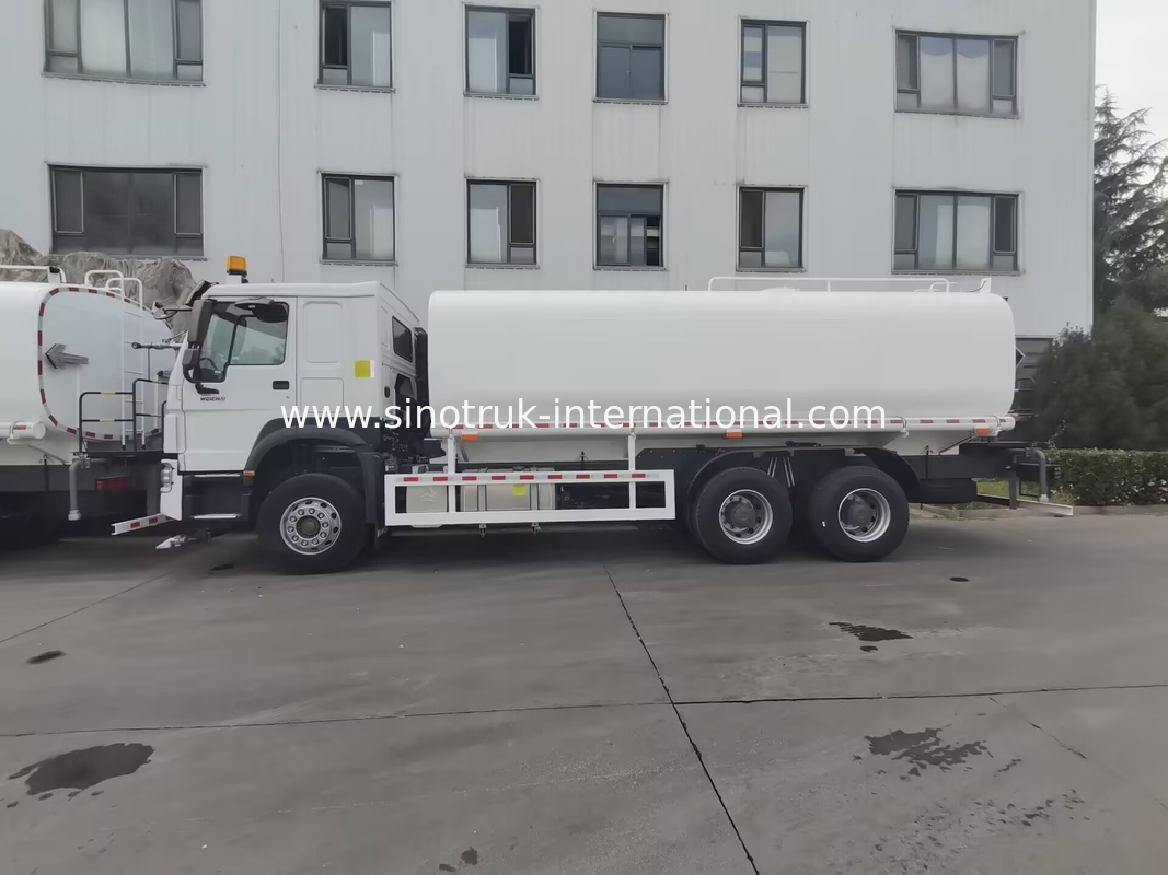 Sinotruk HOWO Beyaz RHD 6x4 Su Tankı Kamyonu ZZ1257V4347B1 Yüksek Basınçlı Akış Fonksiyonu
