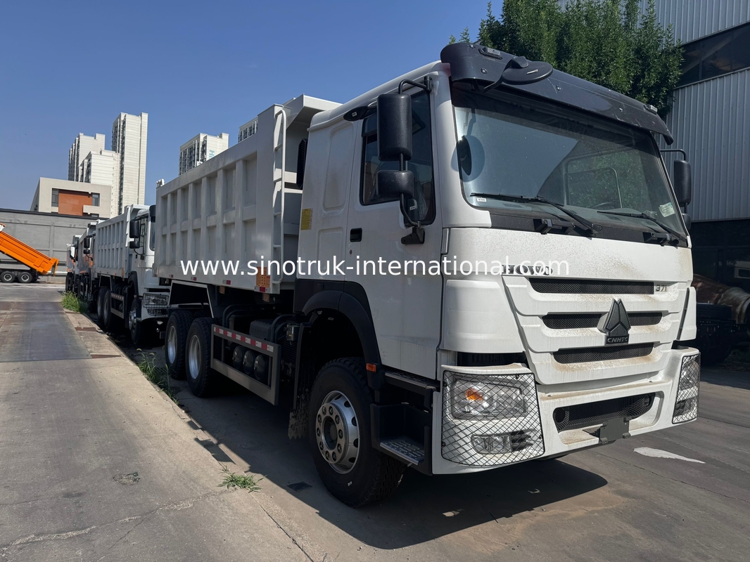 SINOTRUK Engine 371HP 6 × 4  LHD HOWO Dump Truck  White 19-20CBM  Middle Lifting