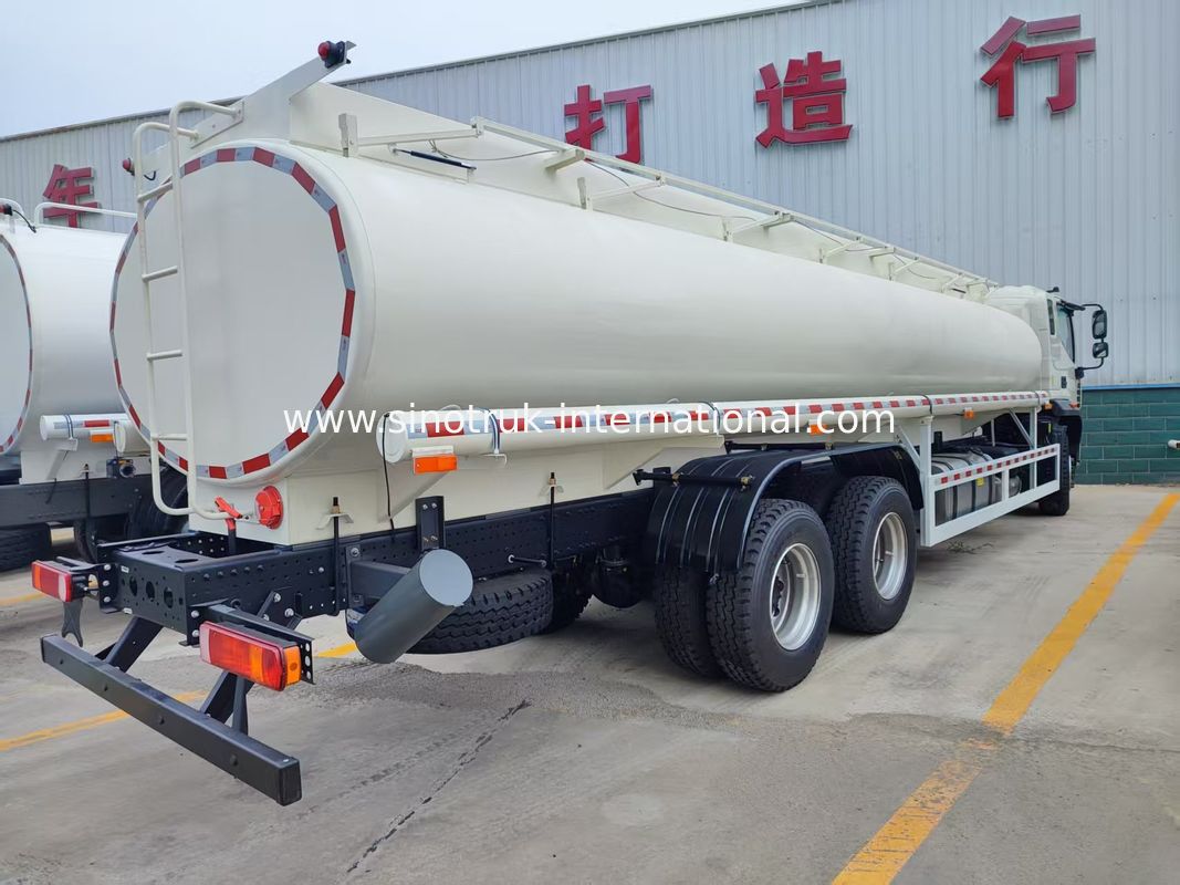 Beyaz 30CBM Su Tankeri (6×4, 380HP, Sol El Sürücüsü): Sıvı Taşımacılığı için Ana Avantajlar