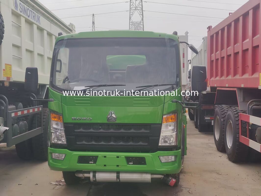 Sinotruk HOWO 8 CBM Capacity Oil Tank Truck with 4x2 Drive Type and Euro III Emission Standard