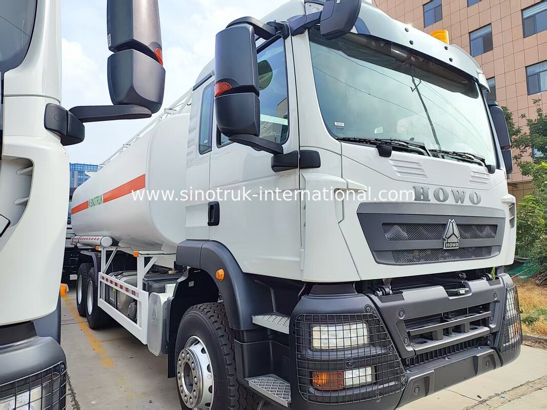 Beyaz HOWO TX 6×4 Yakıt Taşıma Kamyonu 336HP 25CBM Yakıt Tankı, Sabit Taşıma Performansı