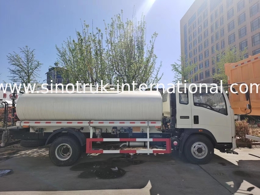 SINOTRUK Hafif Su Deposu Kamyonu LHD 5-8CBM Geniş Püskürtme Aralığı