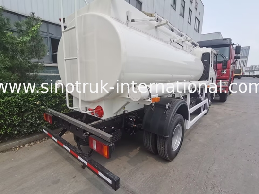 SINOTRUK HOWO 4X2 6 tekerlekli Petrol Tankı Kamyonu 5-6CBM Akışölçerli tek kutu